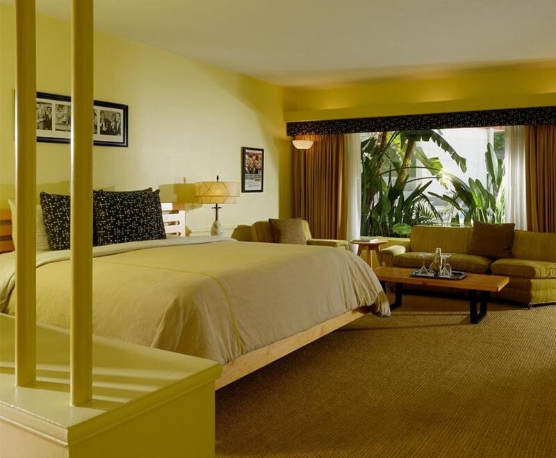 Deluxe King Room interior