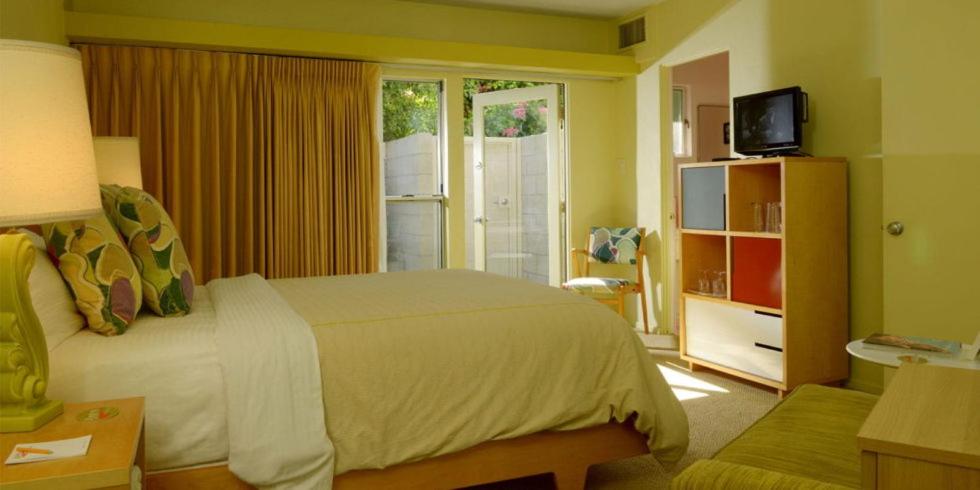Queen Room with Garden View interior